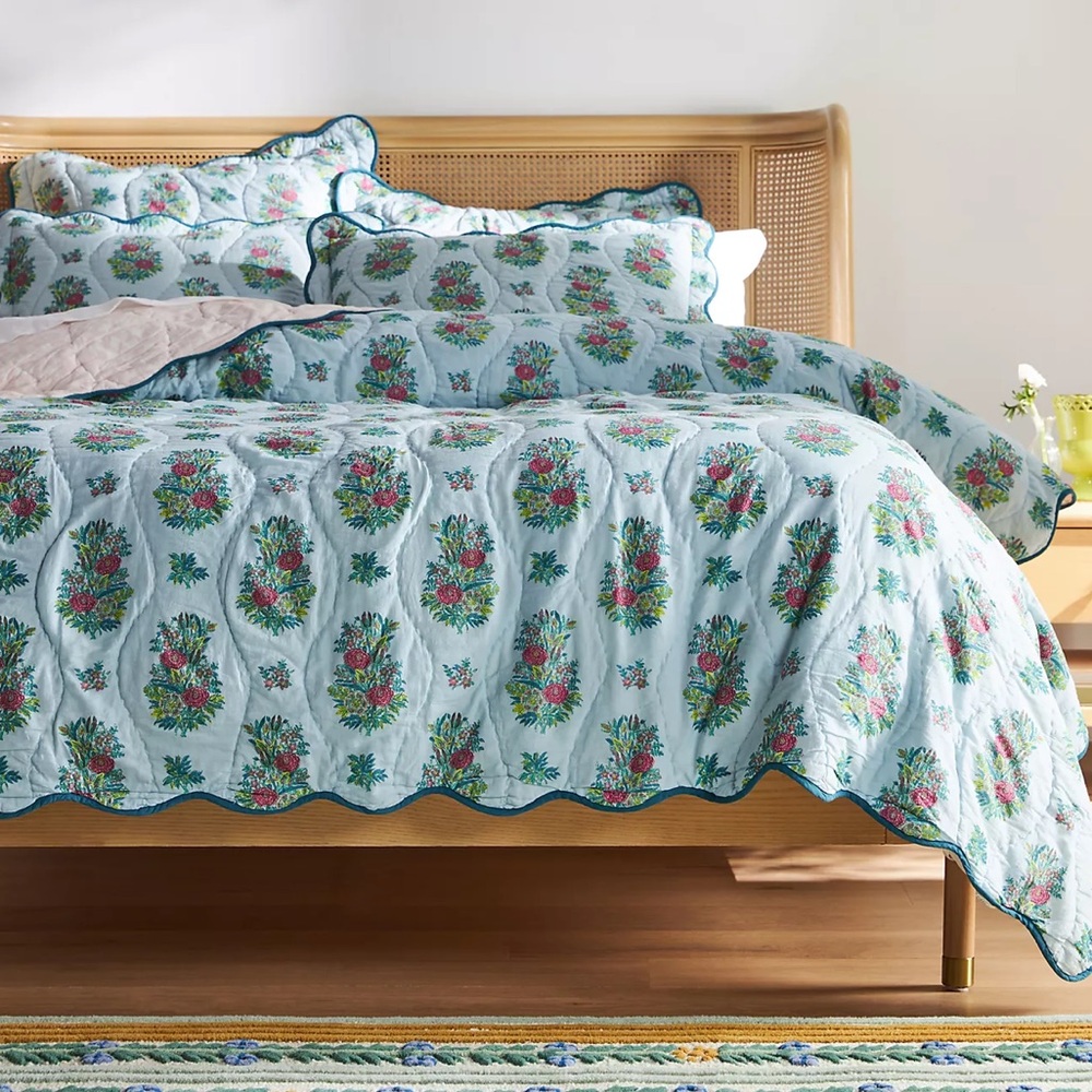 Anthropologie ILUKA COTTON PRINTED FLORAL QUILT Style No. 4540H738AA Cal KING